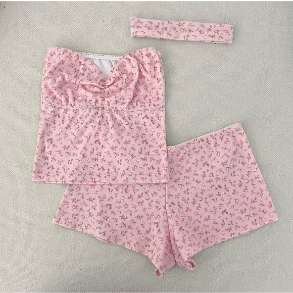 Fernvia Women Ribbed 2-Piece Crop Top Short Pants Loungewear Set - Picture 2 of 3